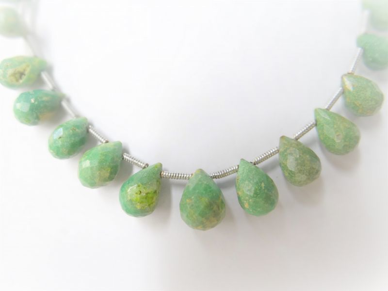 染めグリーンターコイズ ドロップカット 天然石ビーズ卸 宝石質 高品質ビーズ卸sia Beads Japanシーアビーズジャパン